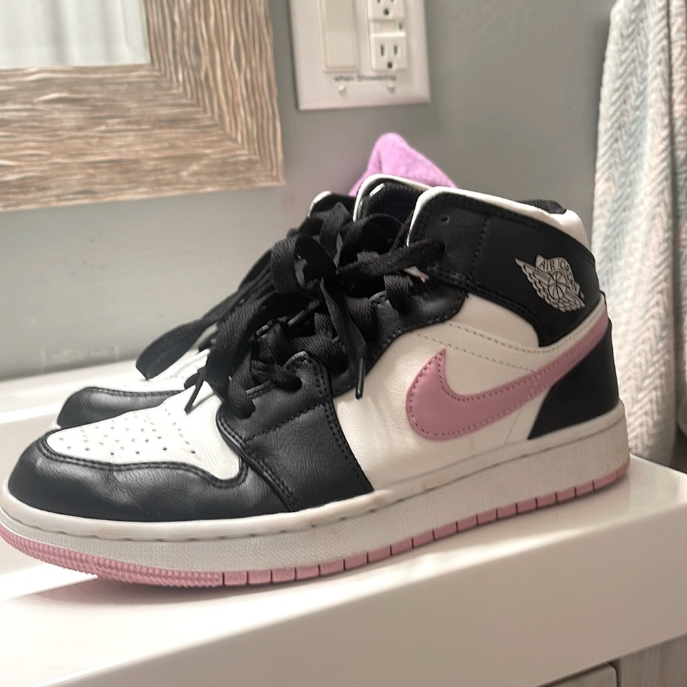 pink black and white jordan’s size 8